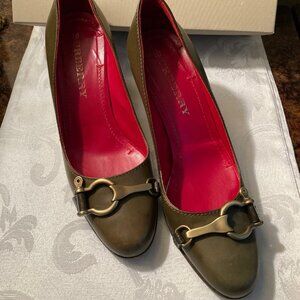 BURBERRY Authentic BURBERRY Classic Gold PROSUM Womens Pumps & BURBERRY Box